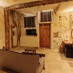 Canyon Cave Hotel 3*