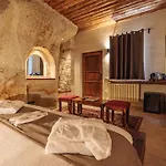 Hotel Canyon Cave 3*