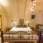 Hotel Canyon Cave 3*