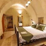 Canyon Cave Hotel