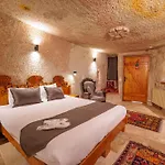 Canyon Cave Hotel 3*