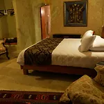 Canyon Cave Hotel