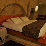 Canyon Cave Hotel
