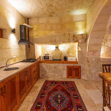 Canyon Cave 3* Ουργκούπ