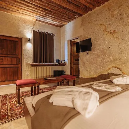 Canyon Cave Hotel 3*