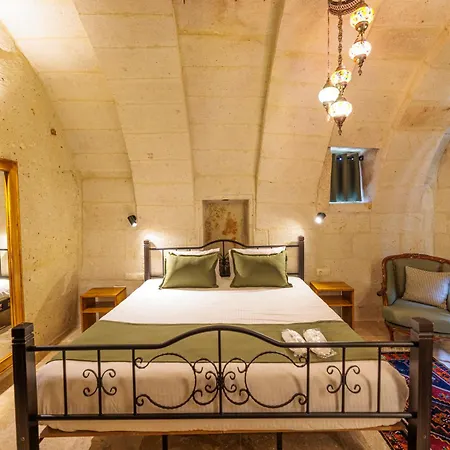 Hotel Canyon Cave 3*