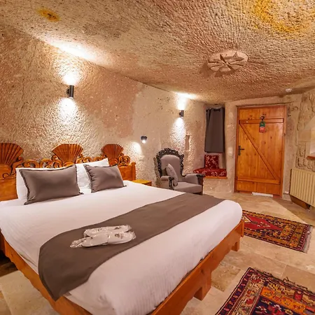 Canyon Cave Hotel 3*