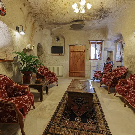 Canyon Cave Hotel 3*