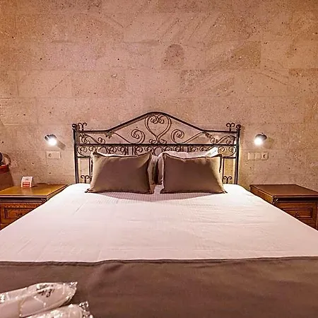 Canyon Cave فندق أوروغوبْ