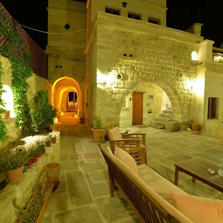 Canyon Cave Hotel