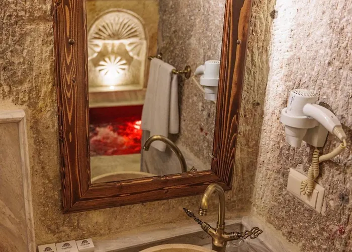 Canyon Cave Szálloda 3*